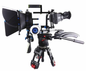 DSLR postane resna kamera šele z mnogo dodatne opreme.